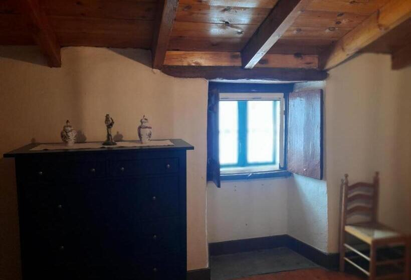 اتاق استاندارد چهار تخته, Albergue Rectoral De Romean