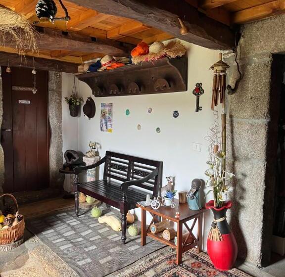 اتاق استاندارد چهار تخته, Albergue Rectoral De Romean