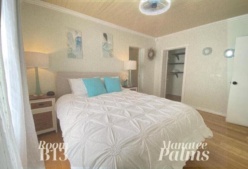 דירת חדר, Manatee Palms