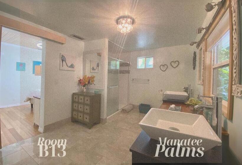 דירת חדר, Manatee Palms
