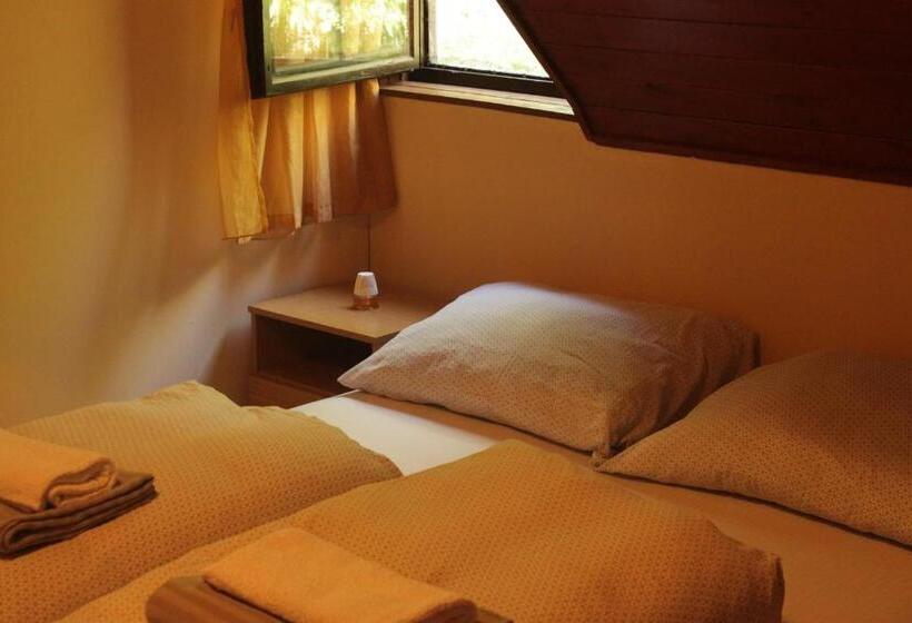 标准间, Koloska Apartmanház