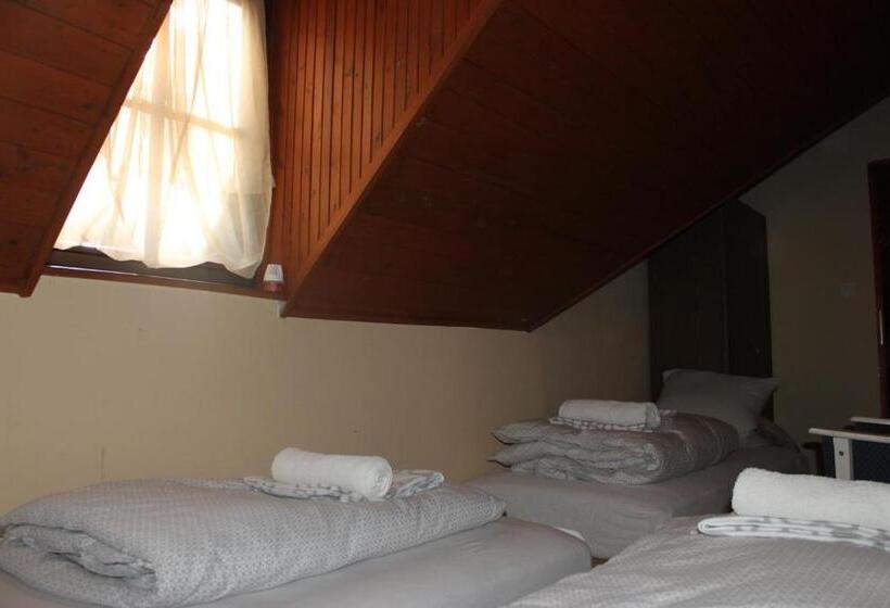 标准三人间, Koloska Apartmanház