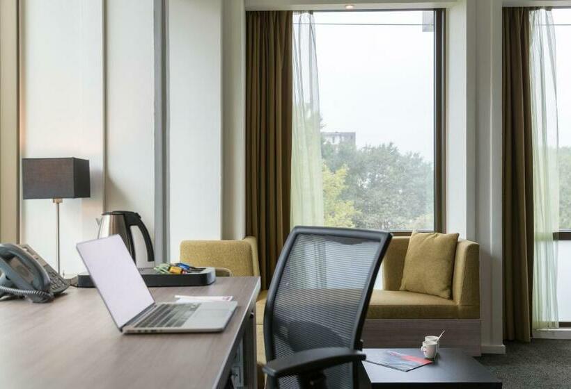 Executive Room King Size Bed, Leonardo Hotel Amsterdam Rembrandtpark