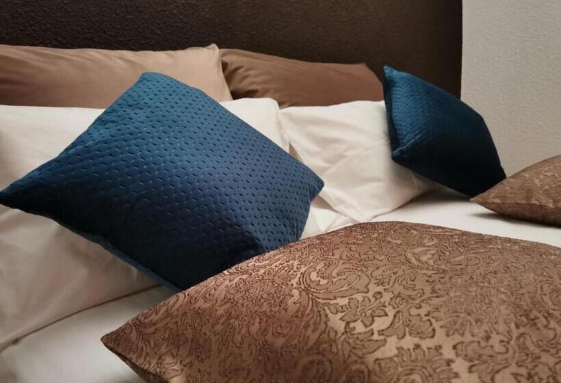 Номер Стандарт, Auberge De La Tour