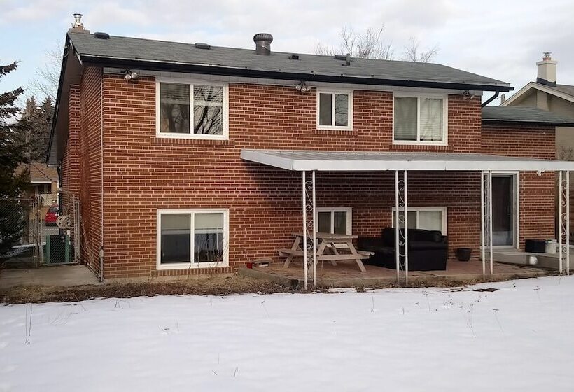 标准三人间, Private Rooms, Free Parking, Full Kitchen, Best Prices In Town  York University Heights