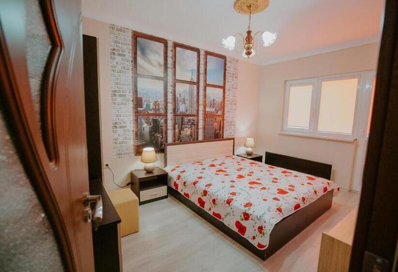 اتاق لوکس با تخت بزرگ, Dimitrovi Rooms