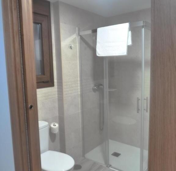 Номер Стандарт Трехместный, Hostal Casa Fermina  A 2 Horas De Las Pistas De Esquí