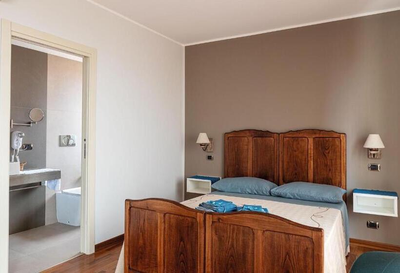 オーシャンビューデラックスルームバルコニー付き, Torrevarata   Guest Rooms