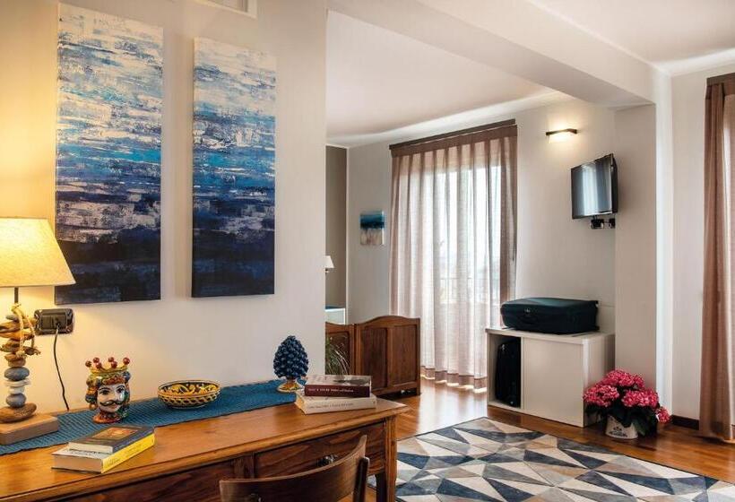 オーシャンビューデラックスルームバルコニー付き, Torrevarata   Guest Rooms