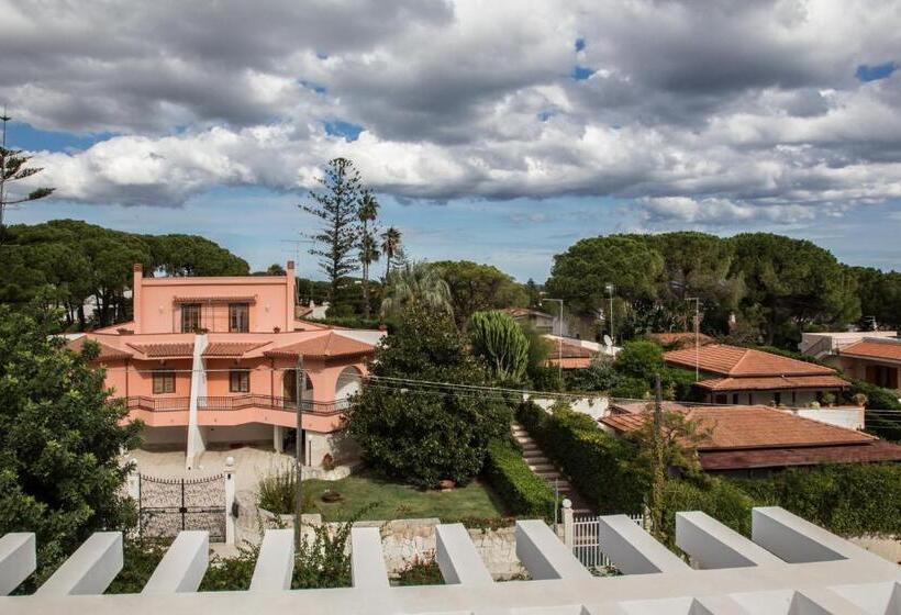 חדר סופריור לשלושה עם נוף לים, Villa Vega
