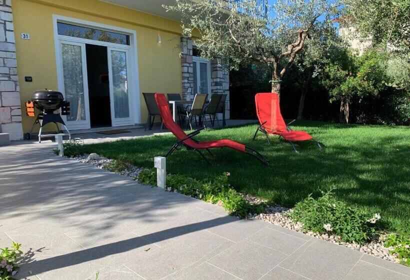 דירת שני חדרים, Villa Lori Apartments Garden And Beach