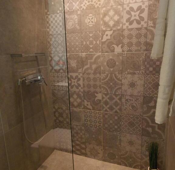 Quarto Estandar, Alexandros