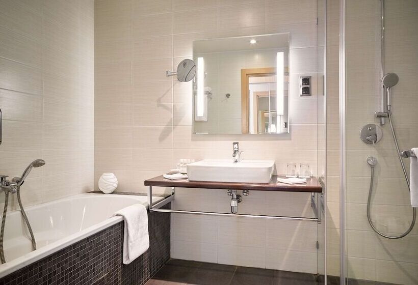 اتاق سوپریور با چشم‌انداز, Radisson Hotel Kaliningrad