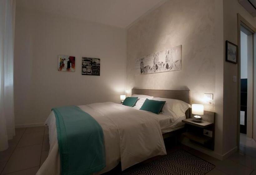 デラックスルーム, Le Suites   Di Fronte Ospedale Sacro Cuore