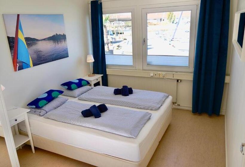 Номер Economy, Henåns Hostel In The Marina