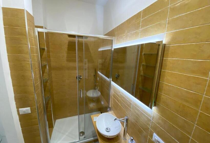 اتاق لوکس با تخت بزرگ, Lecentre 174