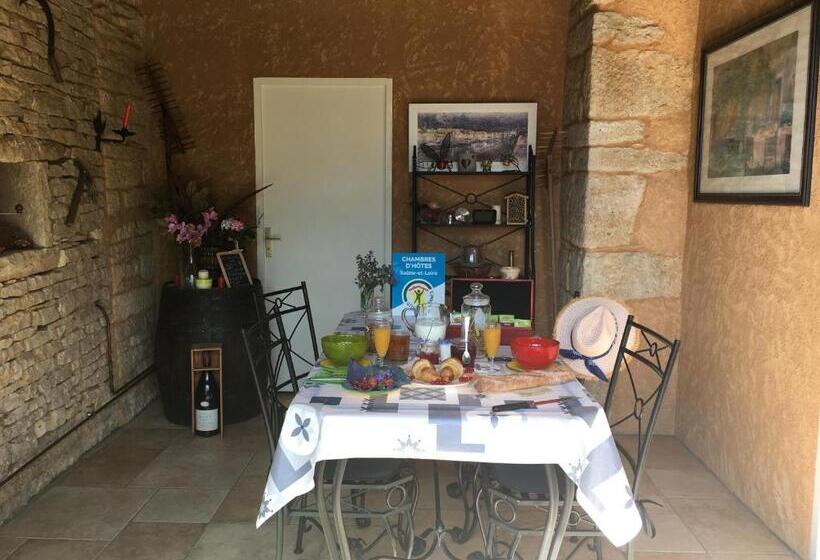 اتاق استاندارد, La Chambre Des Buissonnats