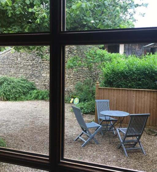 اتاق استاندارد, La Chambre Des Buissonnats