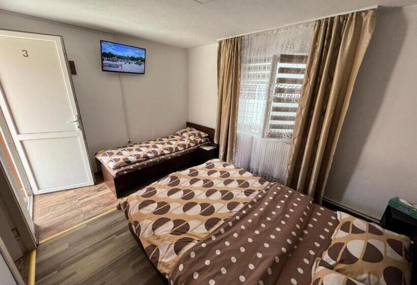 اتاق خانوادگی, Pensiunea Casa Bianca
