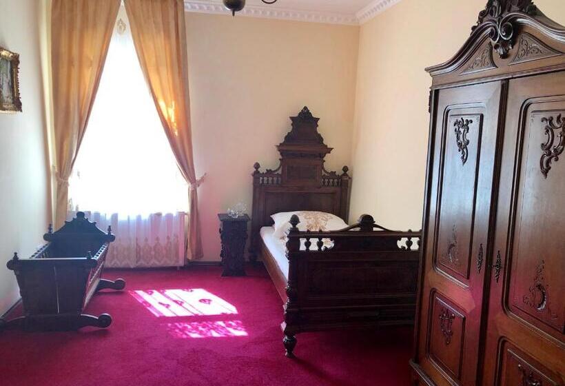 패밀리 스위트, Lambach Villa