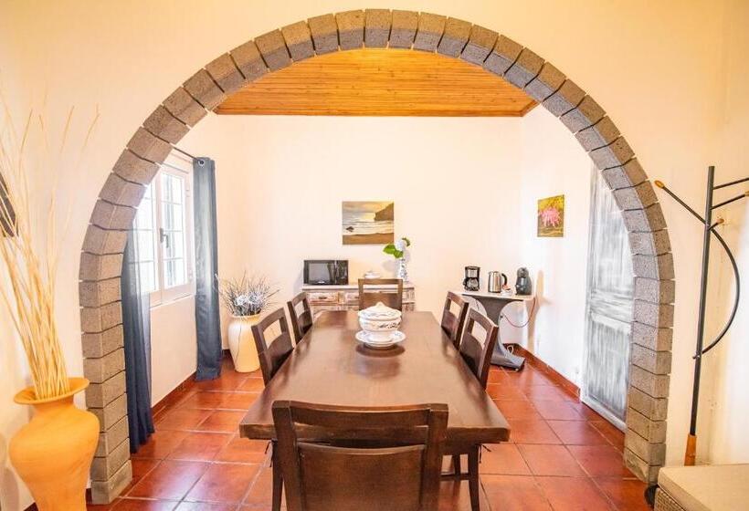 Дом 3 Спальни, Casa Inti / Inti House Furnas
