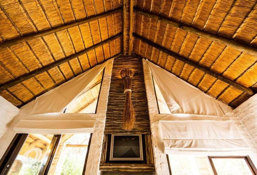 Полулюкс Вид на Сад, Hakunamatata Lodge & Health Spa/ Wedding & Conference Venue