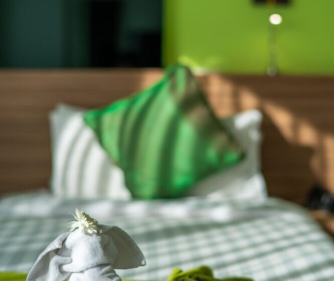 스탠다드 스튜디오, The Lantern Resorts Patong   Sha Extra Plus