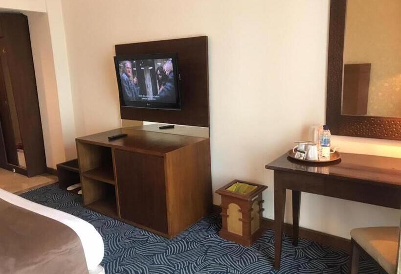 Номер Deluxe, Kaisar
