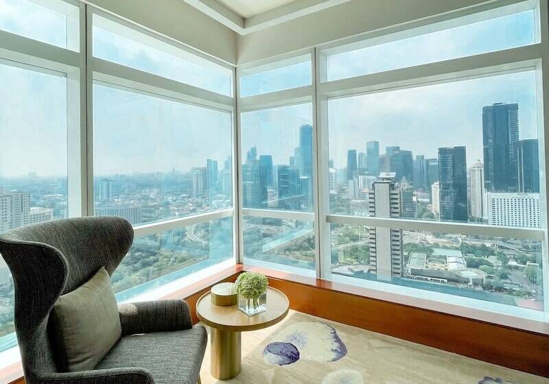 Номер Клуб, The Ritzcarlton Jakarta, Pacific Place