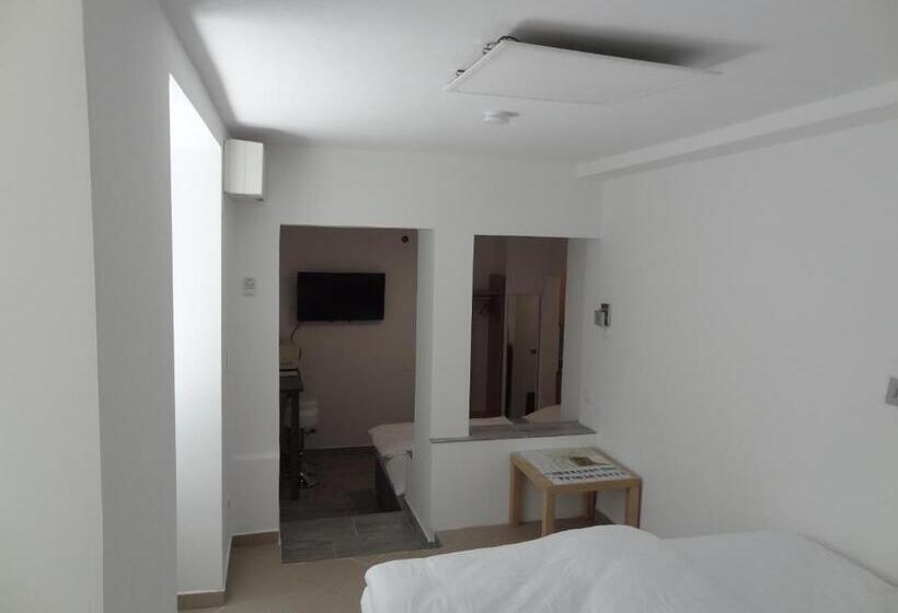 اتاق خانوادگی با چشم‌انداز باغ, Tabor   Apartments Rozmanova Street