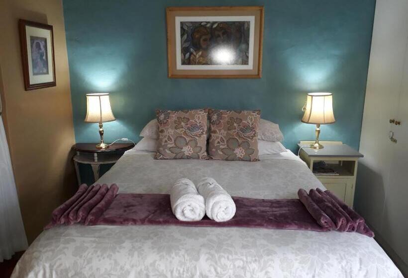 Deluxe Room, The Nest