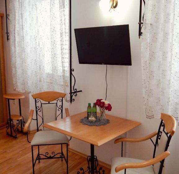 اتاق استاندارد سه نفره, Apartments Igor