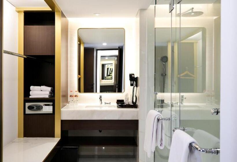 Полулюкс, Atria Hotel Gading Serpong