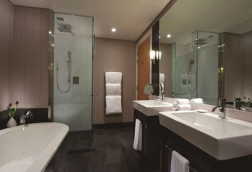 带大床的标准间, Hilton Queenstown Resort & Spa