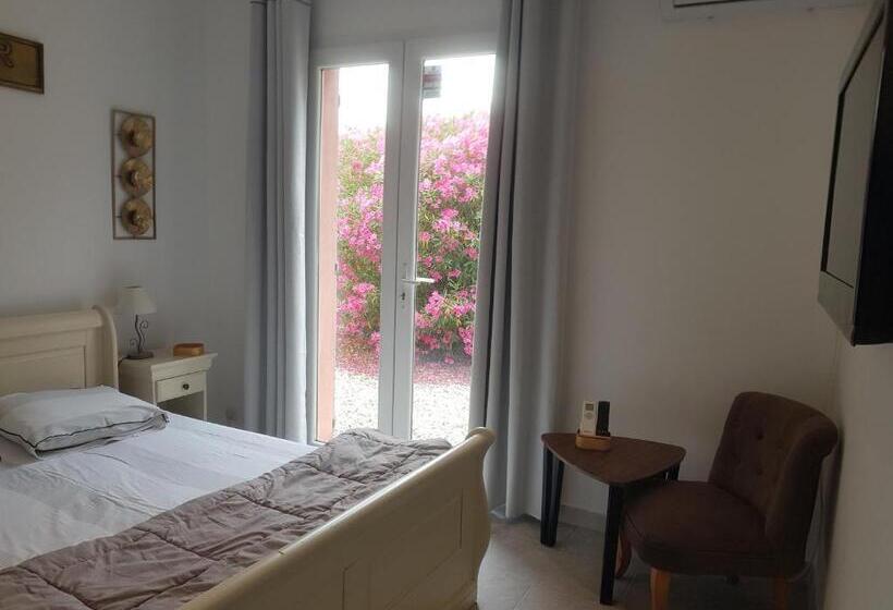 اتاق استاندارد با چشم‌انداز استخر, Les Lézards 2 Au Soleil