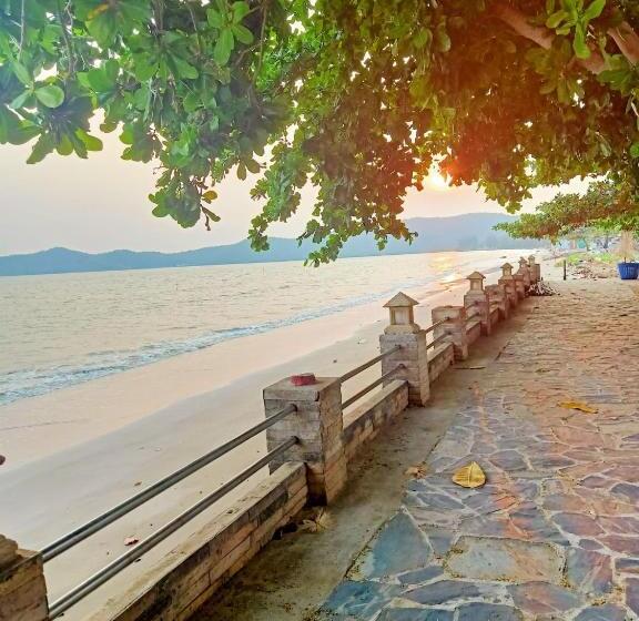 بانگلوی استاندارد با چشم‌انداز دریا, The Iris Resort