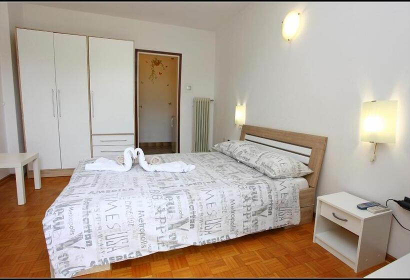 اتاق استاندارد با چشم‌انداز باغ, Champagne Apartments Portorož Vp