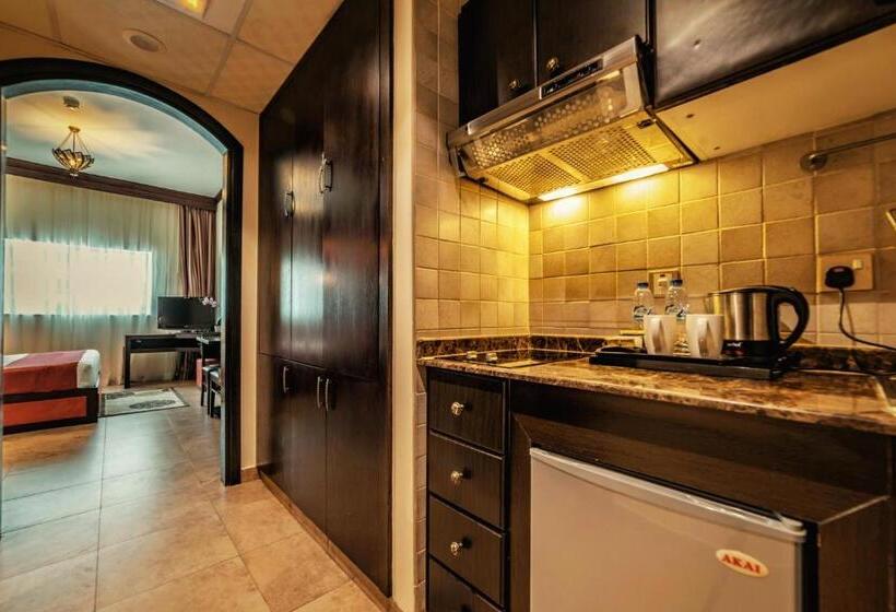 经典工作室, First Central Hotel Suites