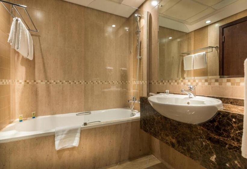 带双人大床的行政管理套房, First Central Hotel Suites
