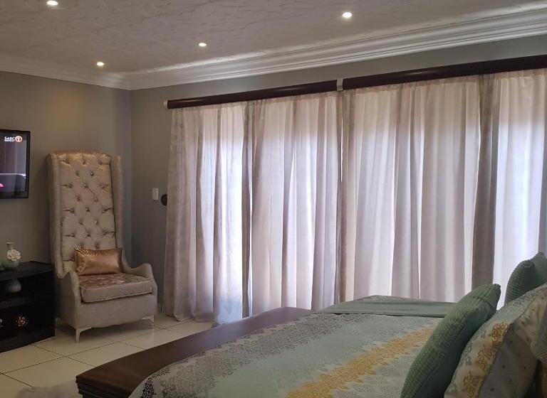 Deluxe Suite King Bed, Dinaledi House