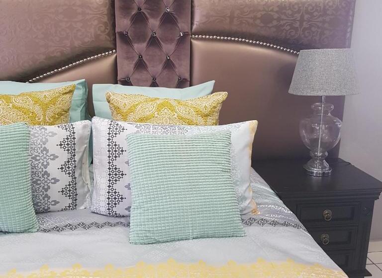 Deluxe Suite King Bed, Dinaledi House