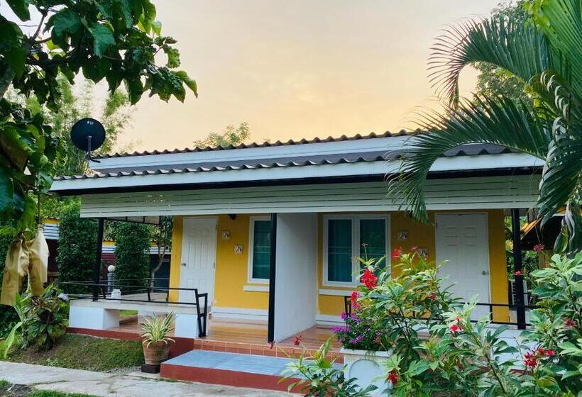 Номер Стандарт Вид на Сад, Panutsaya Homestay