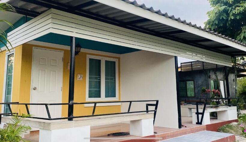 Номер Стандарт Вид на Сад, Panutsaya Homestay