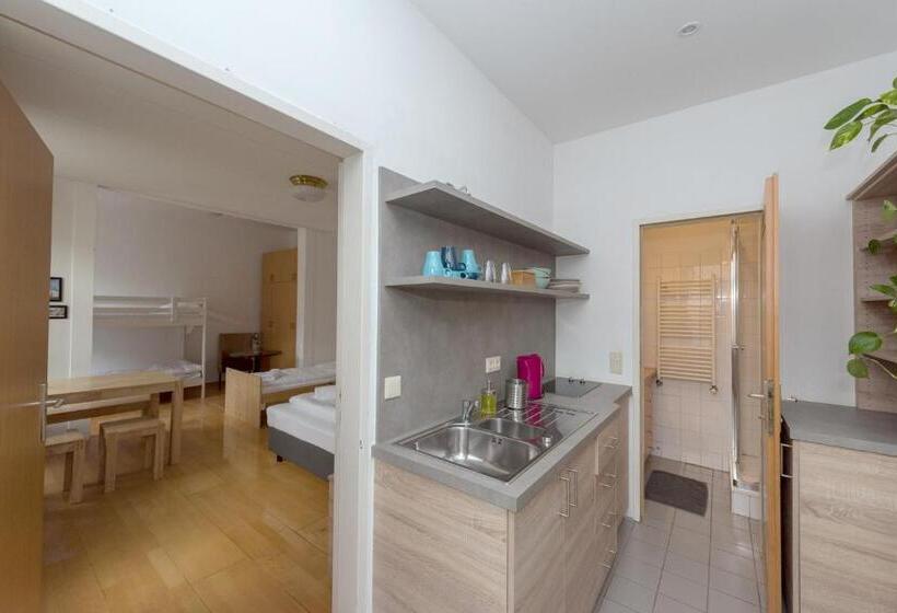 패밀리 룸 가든 전망, Metro Apartments Vienna