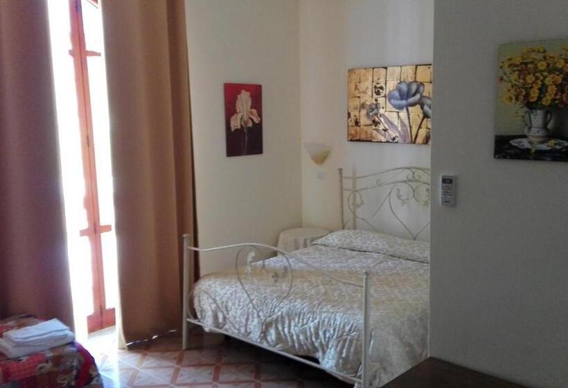 Трехместный Номер Стандарт с Балконом, B&b Villa Di Bartolomeo