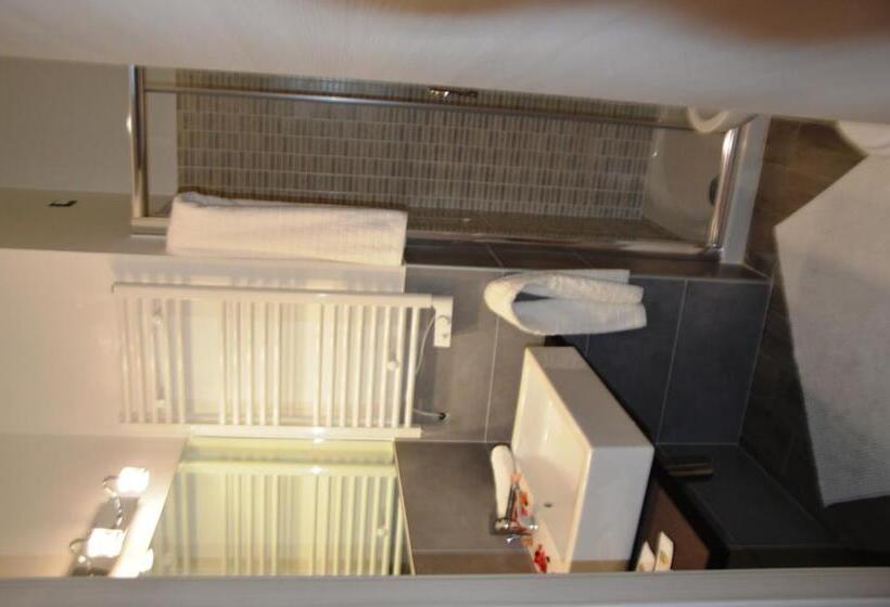 اتاق استاندارد با چشم‌انداز باغ, B&b Aurora