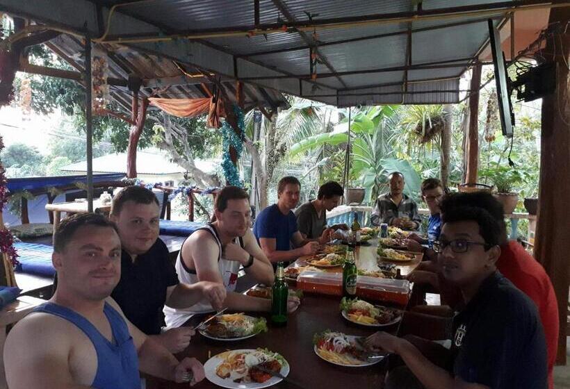 غرفة قياسية ثلاثية, Baan Klong House