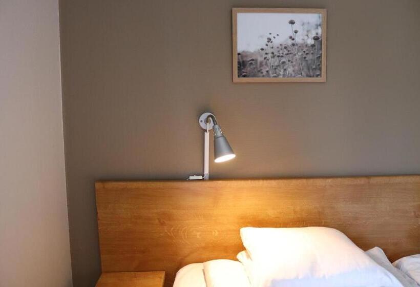 Quarto Economy Individual, L Rådhuset