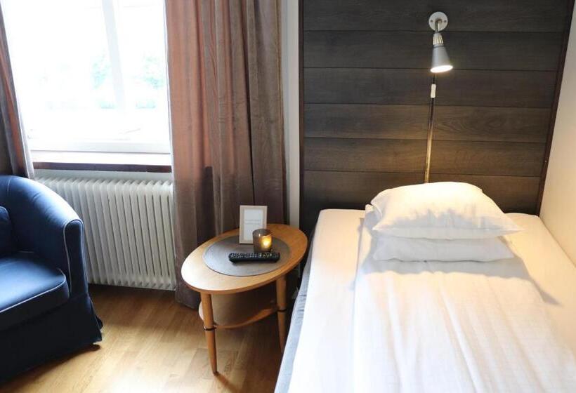 Quarto standart individual, L Rådhuset