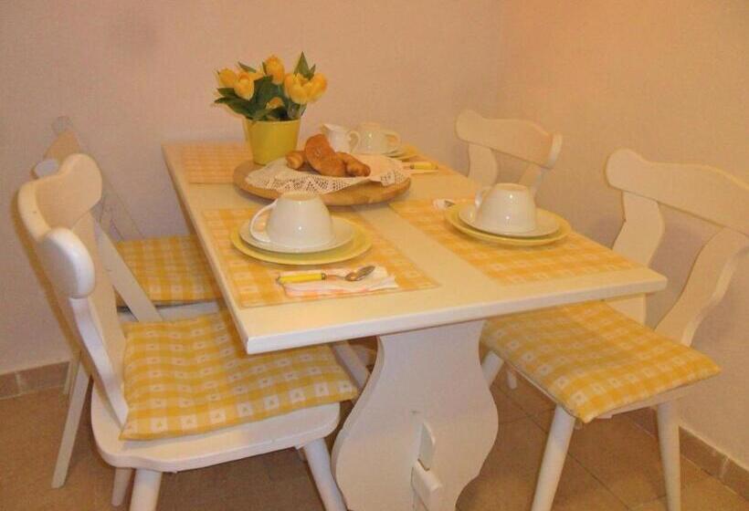 اتاق دوبلکس, B&b Il Giullare
